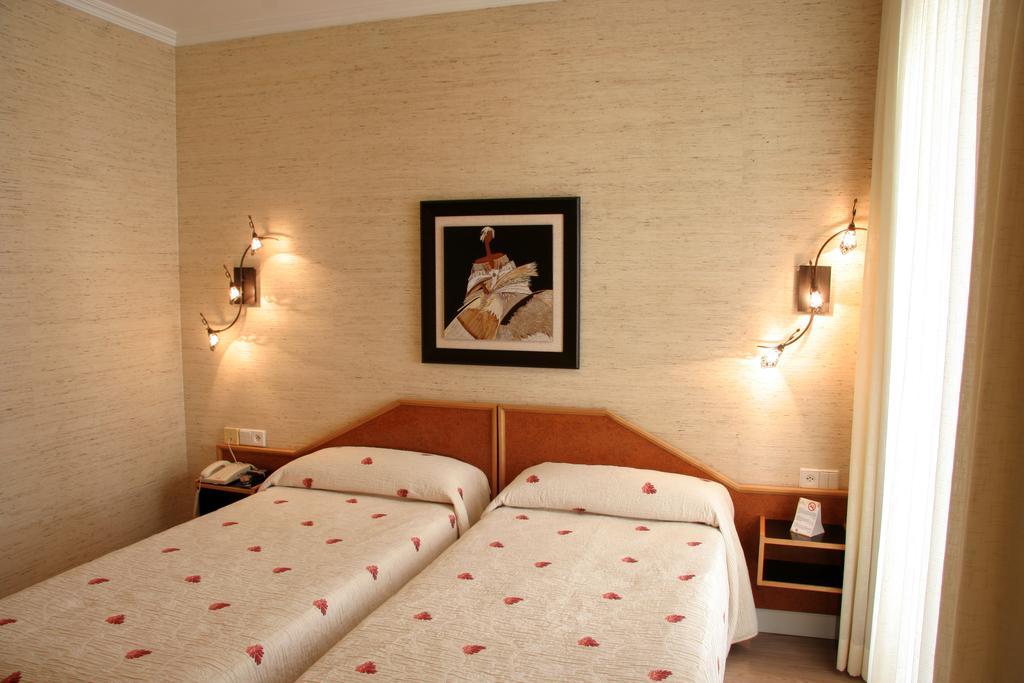 Hostal Paris Valladolid Exterior photo