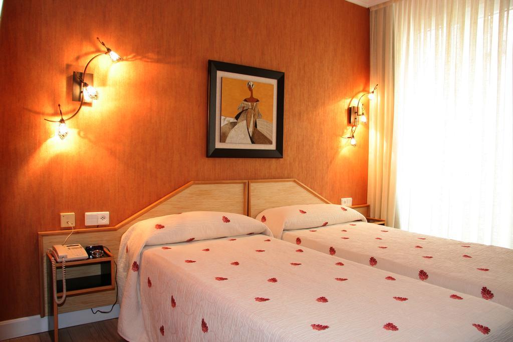 Hostal Paris Valladolid Room photo