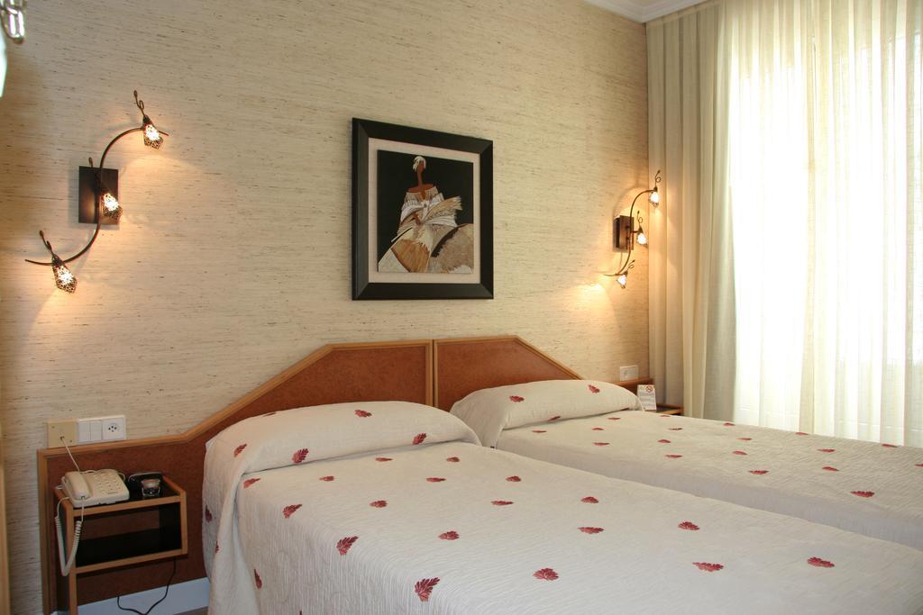 Hostal Paris Valladolid Exterior photo