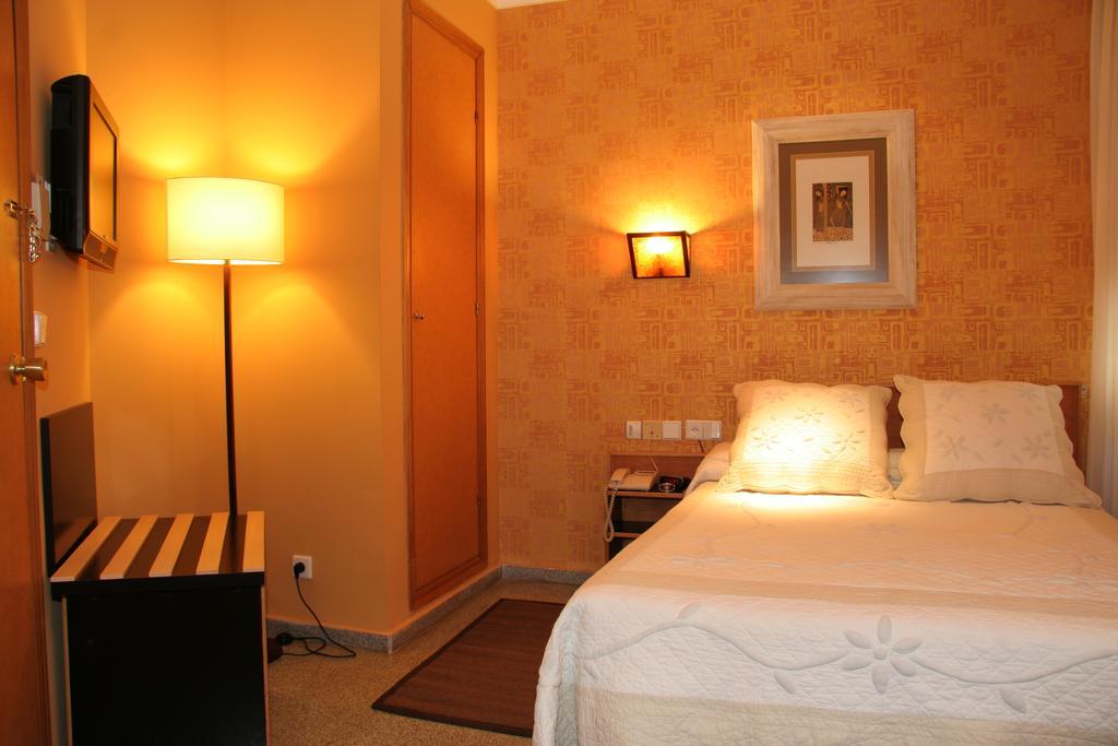 Hostal Paris Valladolid Room photo