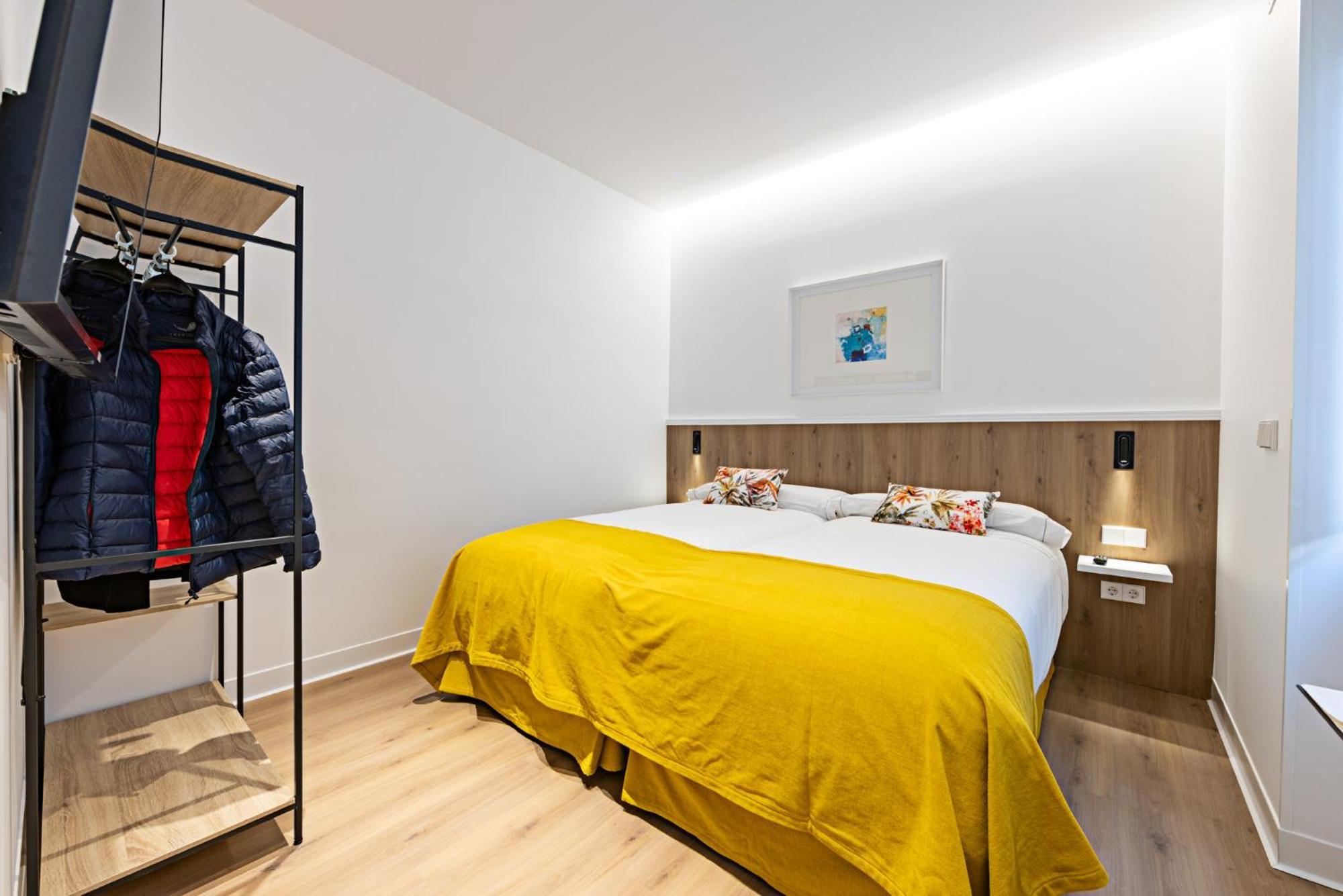 Hostal Paris Valladolid Exterior photo
