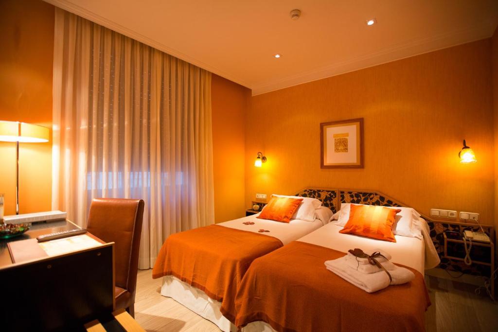 Hostal Paris Valladolid Exterior photo