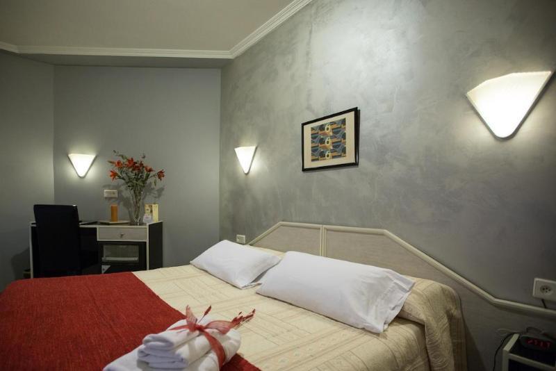 Hostal Paris Valladolid Exterior photo